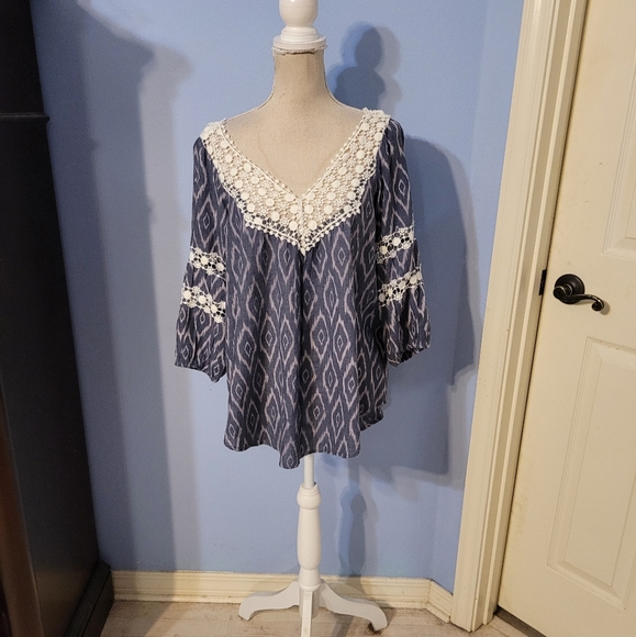 Selfie Couture Small Womens Blouse - Picture 1 of 7